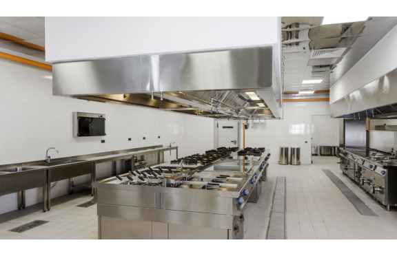 What is a Commercial Kitchen: Definition, Costs & Workflow